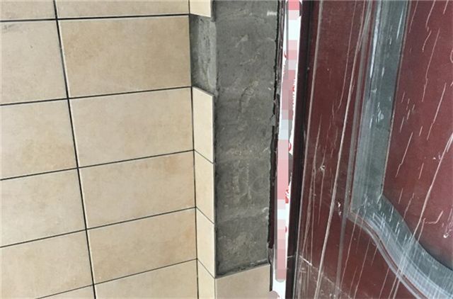 墙砖更换麻烦吗(墙砖更换好起掉吗)